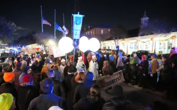 New Orleans Holds First Parade of Carnival Season 5 Days After Deadly Attack on Bourbon Street