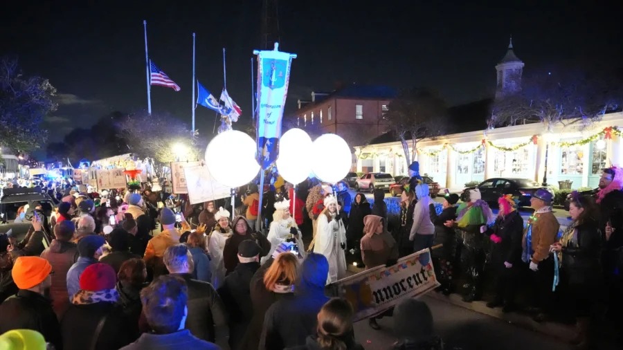 New Orleans Holds First Parade of Carnival Season 5 Days After Deadly Attack on Bourbon Street