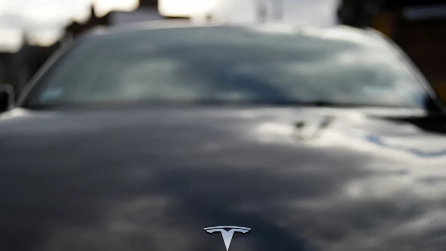 US Opens Probe 2.6 Million Tesla Vehicles Over Remote Driving Feature