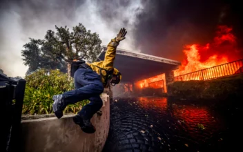 Wildfire Rages in Pacific Palisades, California