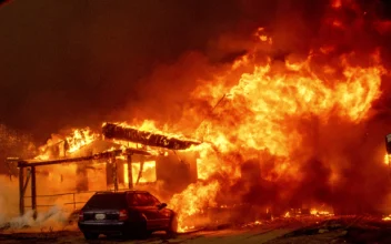 5 Killed in Los Angeles Wildfires; Tens of Thousands Ordered to Evacuate