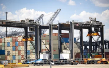 Longshoremen Reach Tentative Agreement With Ports, Shippers, Averting Potential Strike