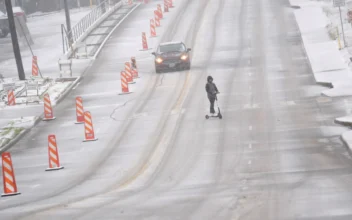 Winter Storm Plods Into Deep South, Prompting States of Emergency and School Closures