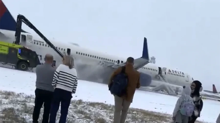 Delta Jet Aborts Takeoff From Snowy Atlanta Airport After Engine Problem