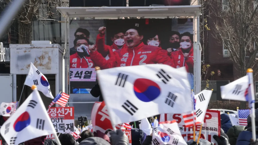 View Near South Korea’s Presidential Residence Amid a Warrant for Yoon's Arrest