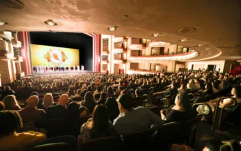 Shen Yun Delights Audience in Miami