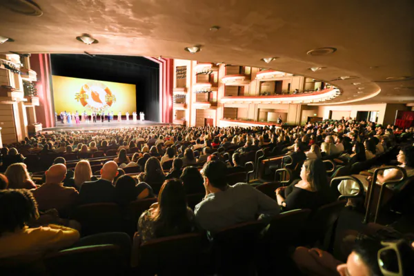 Shen Yun Delights Audience in Miami