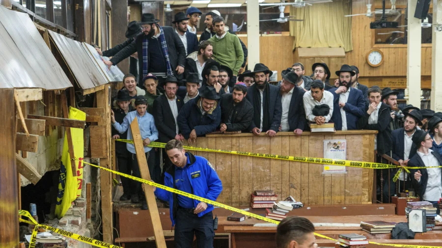 4 Men Charged in Brooklyn Synagogue Tunnel Scuffle Are Awaiting Trial in April