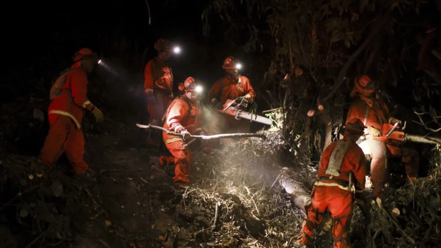 Firefighters Report Progress Against LA Blazes as Winds Pick Up Again