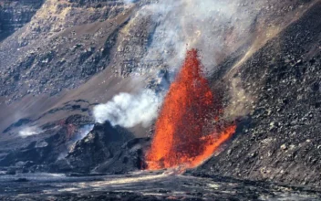 Eager Visitors Flock to See Spectacular Lava Fountaining From Kilauea Eruption in Hawaii