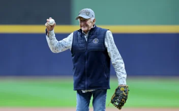 Longtime Brewers Broadcaster Bob Uecker Dies at 90 Longtime Brewers Broadcaster Bob Uecker Dies at 90