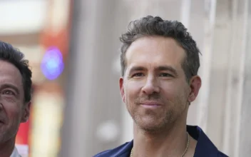 Ryan Reynolds and Rob McElhenney in Group That Buys Colombian Soccer Club La Equidad Ryan Reynolds and Rob McElhenney in Group That Buys Colombian Soccer Club La Equidad