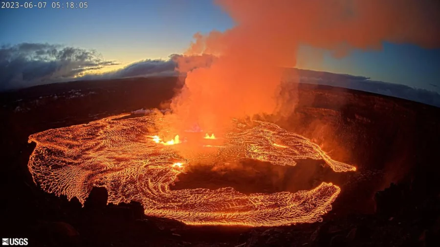 Hawaii’s Kilauea Volcano Spews Lava Following Eruption (Jan. 18)