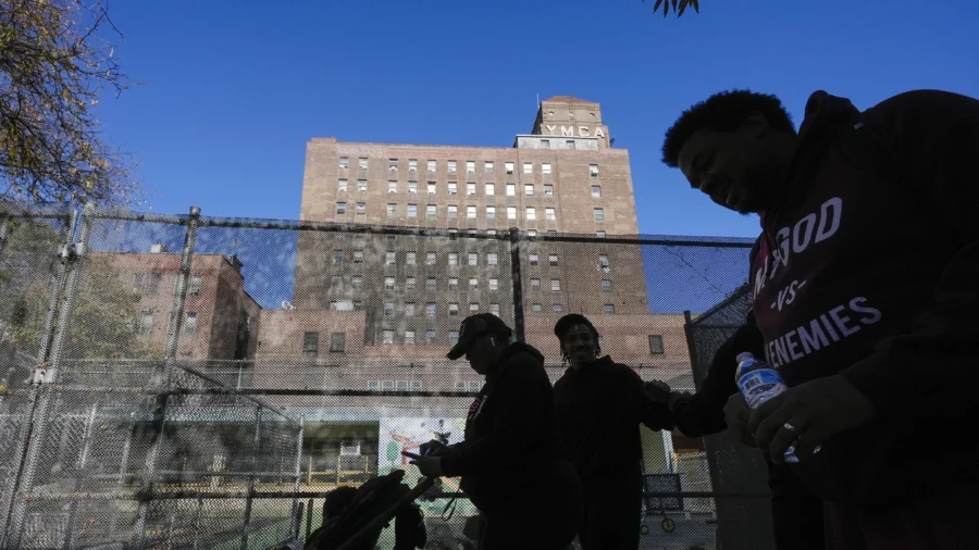New York Governor Proposes Banning Cellphones in Schools Starting Next Fall