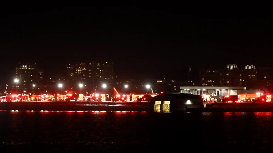 Passenger Jet With 64 Aboard Collides With Military Helicopter Near Washington