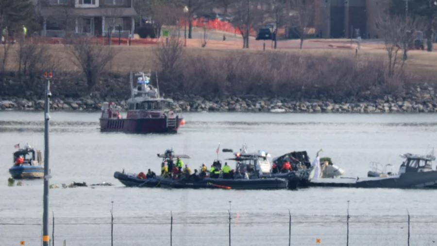 Ret. Marine Corps Pilot Assesses Plane Collision Near Washington