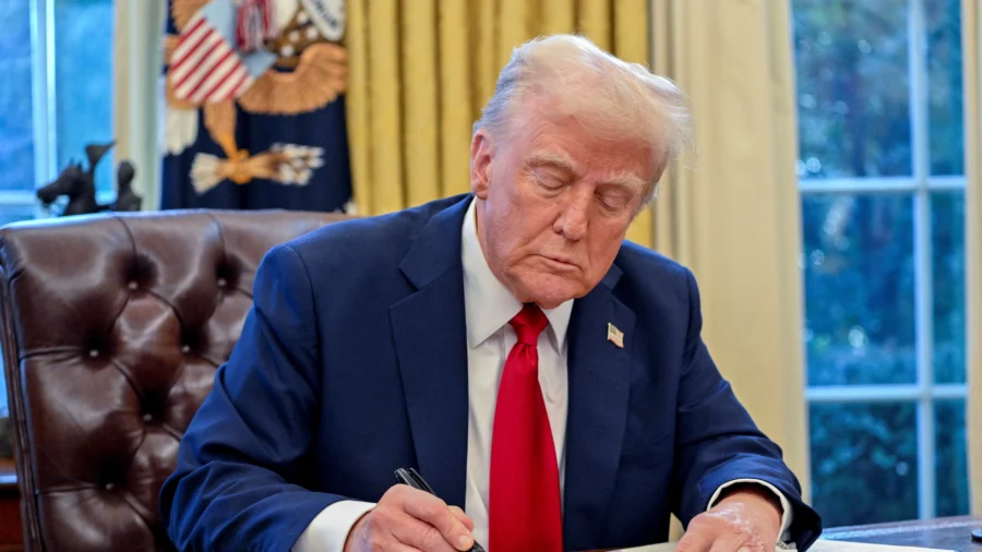 Trump Signs New Aviation Safety Directive to Eliminate DEI, Prioritize Merit