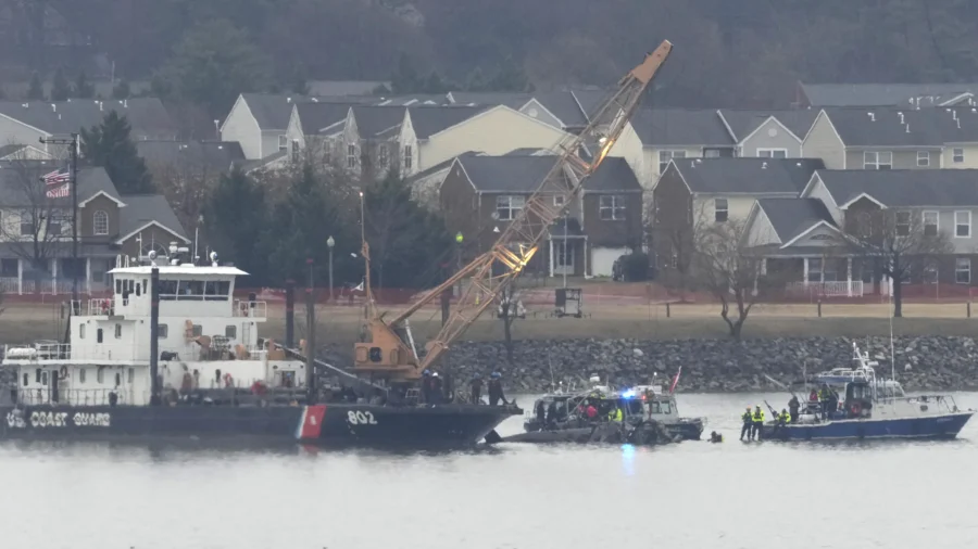 Recovery Underway in Deadly Aircraft Collision Over DC; Army Helicopter's Black Box Recovered