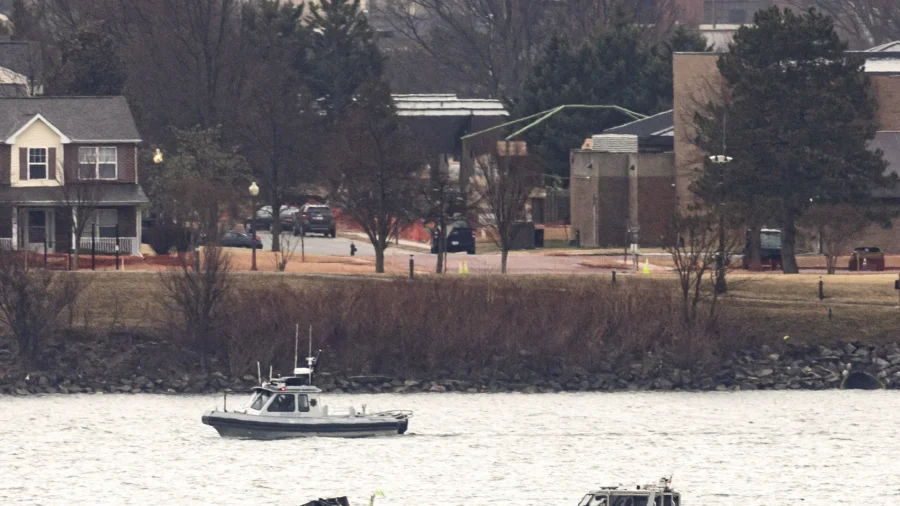 LIVE: Views of Recovery Operations of Passenger Jet and Black Hawk Helicopter