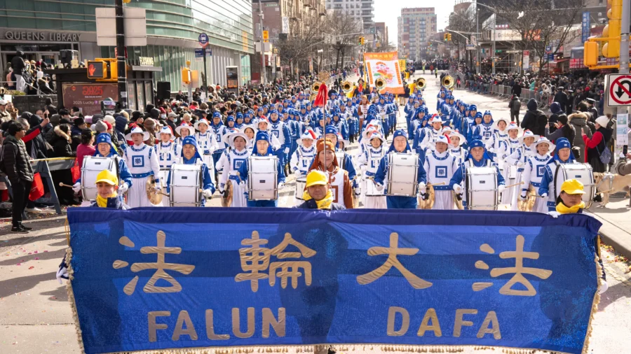 Falun Gong Practitioners Celebrate Chinese New Year in Flushing Parade