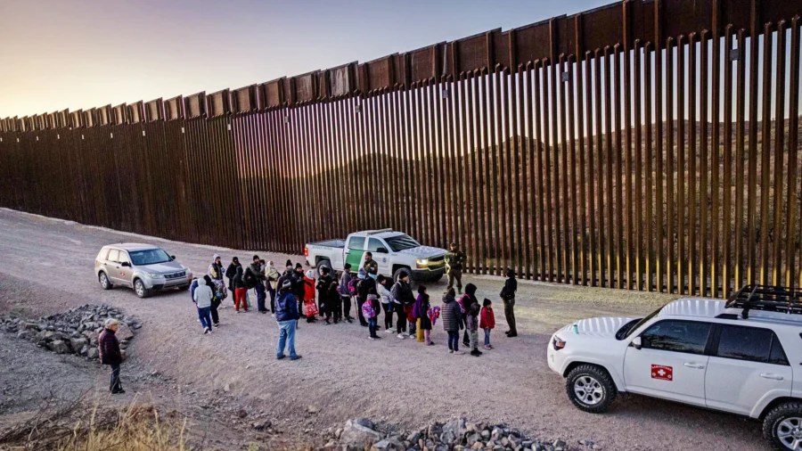 Panel Analysis: Cash Benefits for Illegal Immigrants 'Rubs Hard-Working Americans Wrong Way,' Trump Executive Orders Take Away Congress's Right to Appropriate