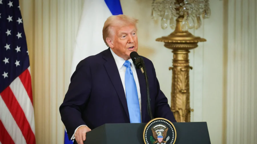 Trump Signs Order to Ban Men From Women’s Sports