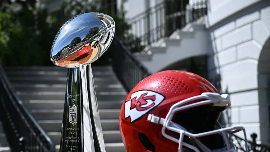 Super Bowl Predictions: Chiefs or Eagles