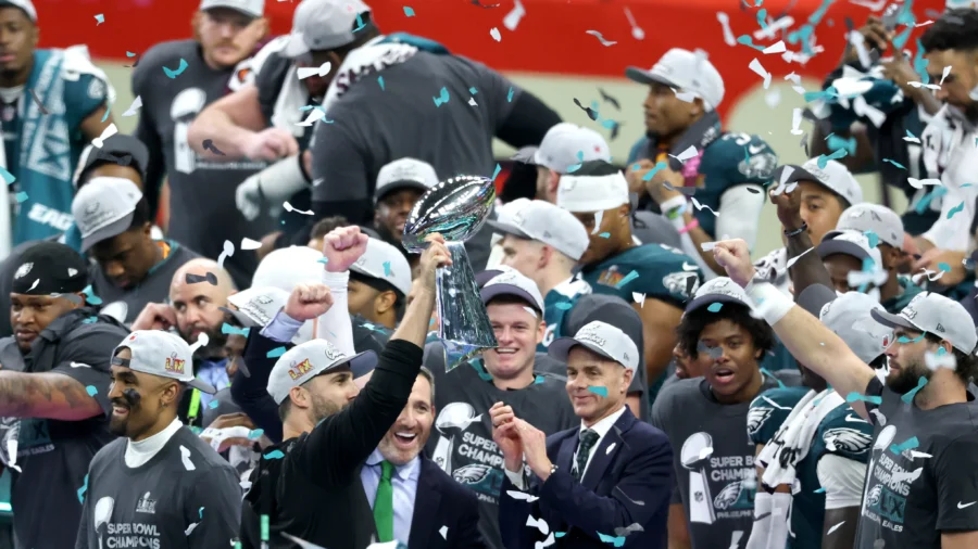 Eagles Spoil Chiefs' 3-Peat Bid, Win Super Bowl 40-22