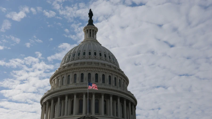 Panel: Democrats Want to Keep Obamacare Subsidies, Trump Preparing Layoffs as Shutdown Looms