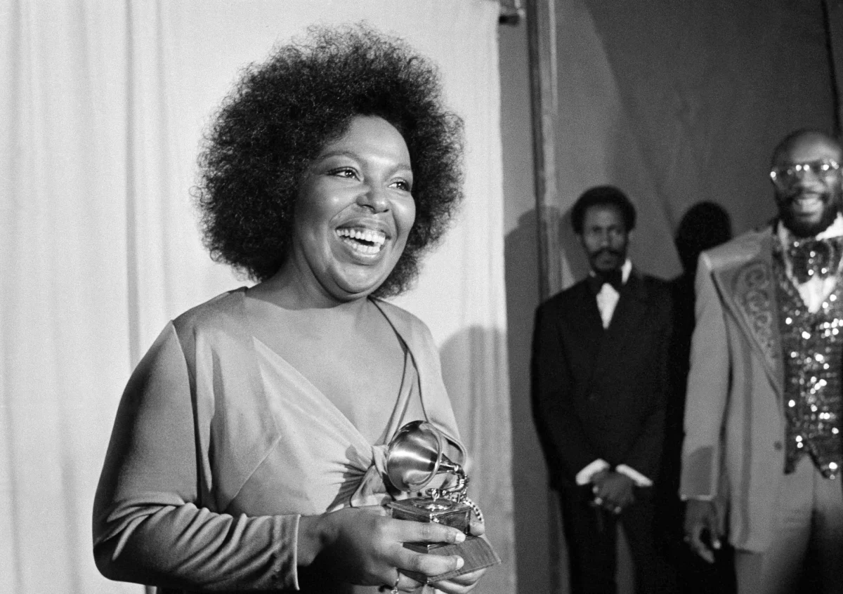 Roberta Flack holds the Grammy award for her record, "Killing Me Softly With His Song" as singer Isaac Hayes, right, looks on at the Grammy Awards in Los Angeles on March 4, 1974. (Harold Filan/AP Photo)