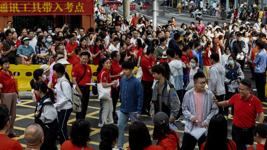 Expert: Neither OECD nor China's Ministry of Education Allow Access to Verify Students' High Tests Scores