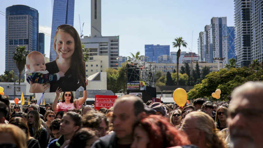 Thousands Honor Bibas Family Members in Israel