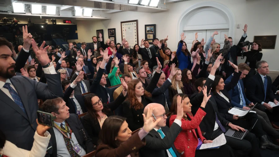 Panel Analysis: Americans' Distrust in Media 'Disappointing'; Belief That Media Is Unfair Based on Experience With COVID, Hunter Biden's Laptop, Censorship
