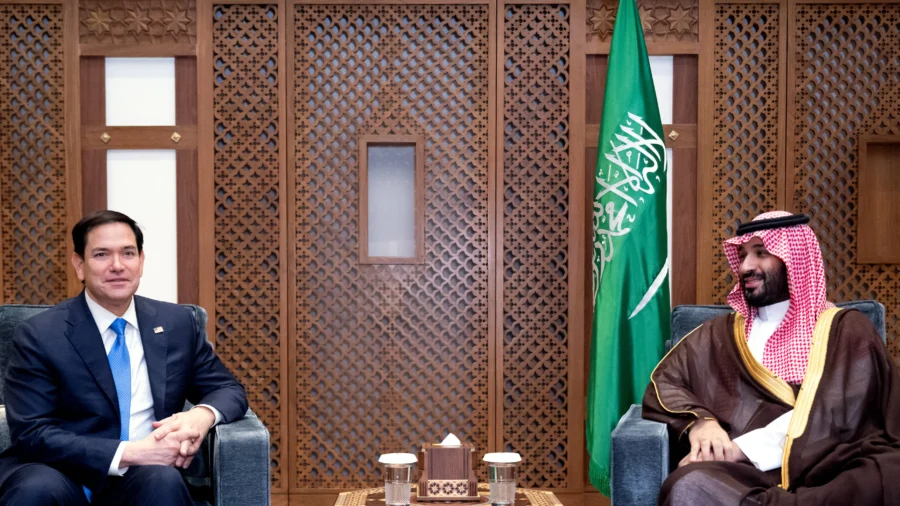 Zelenskyy, Rubio Arrive in Saudi Arabia Ahead of Crucial Talks on Russia-Ukraine War