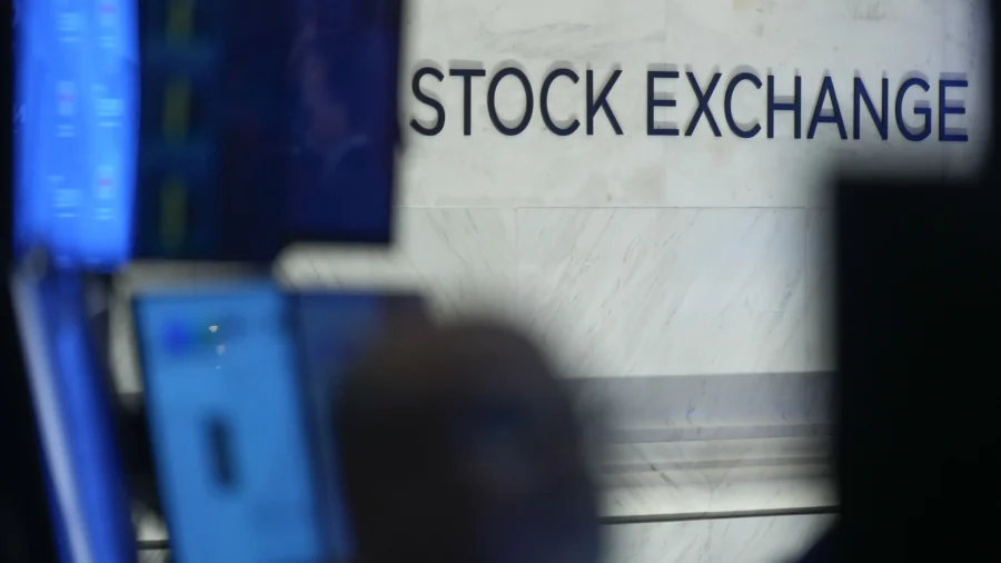 Wall Street Inches Higher After Tariff-Induced Anxiety Sparks Another Selloff