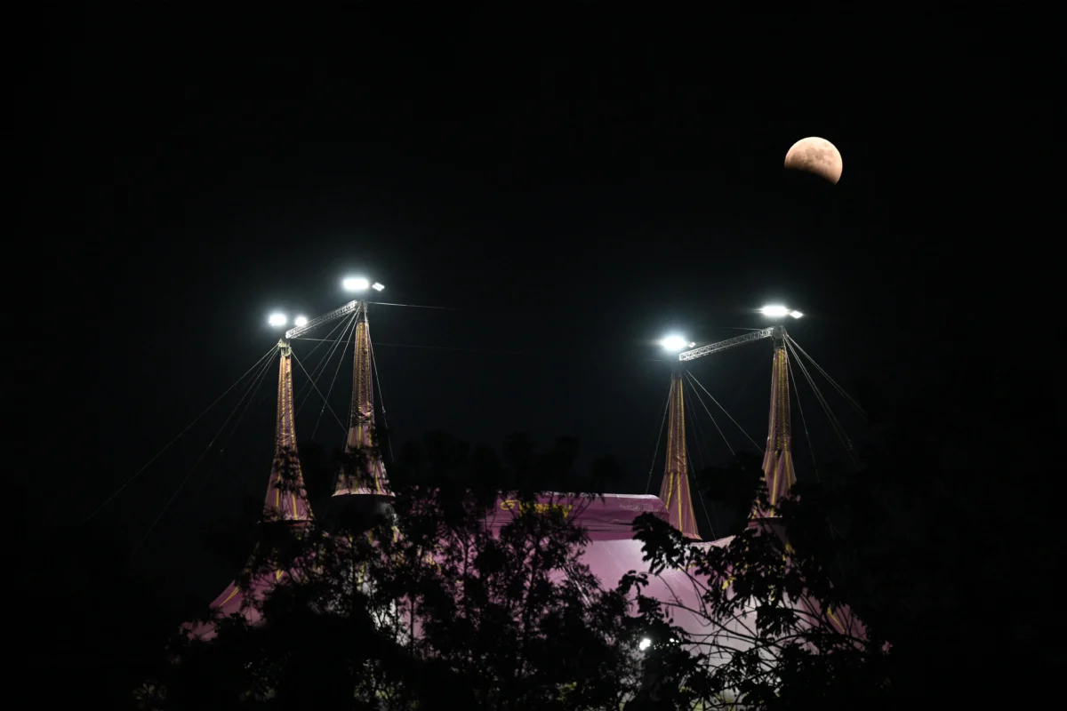 In Photos: March Blood Moon Total Lunar Eclipse Lights Up the Sky | NTD