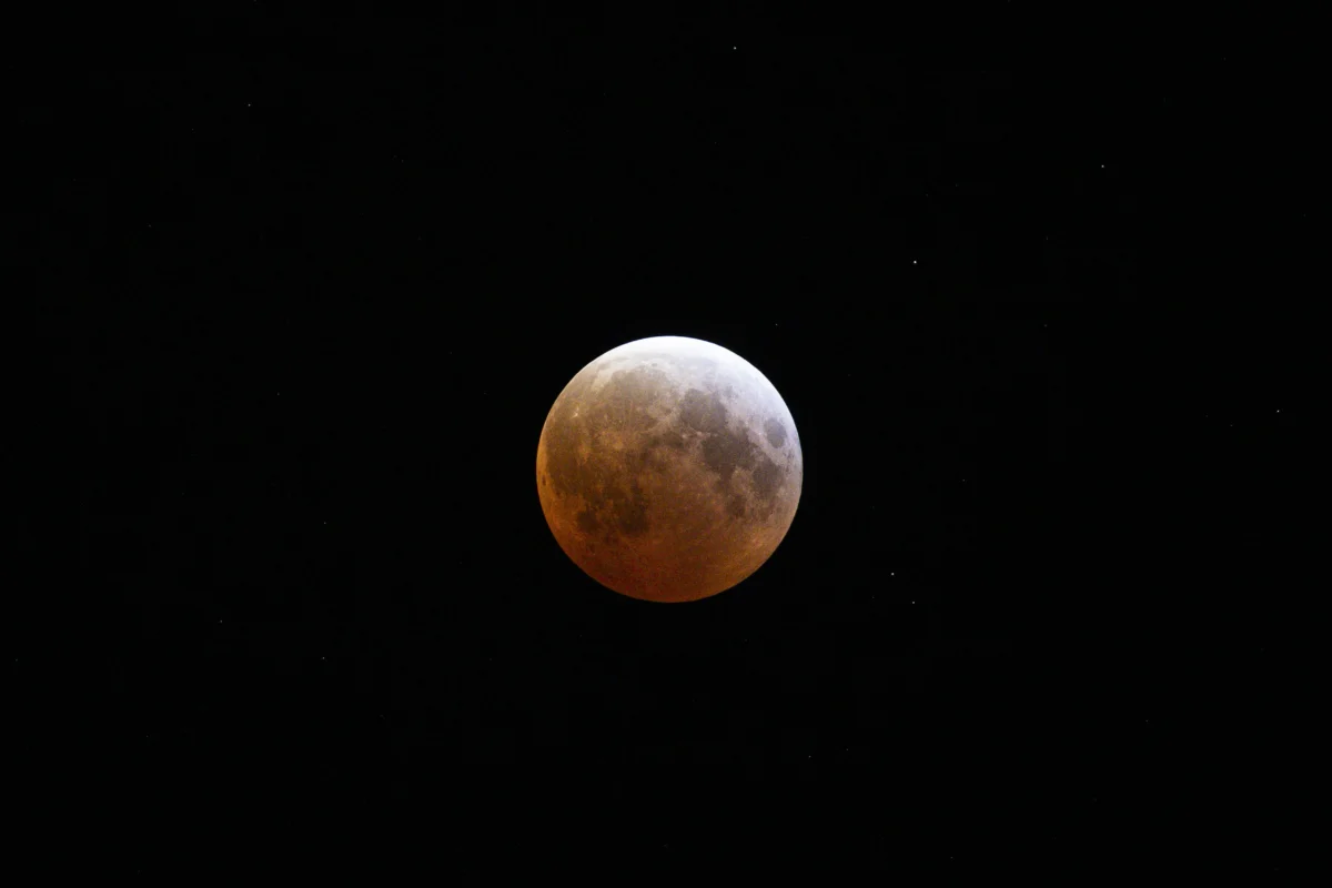 In Photos: March Blood Moon Total Lunar Eclipse Lights Up the Sky | NTD