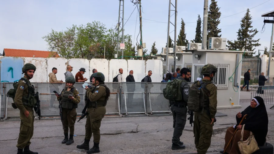 Israeli Forces Detain More Than 100 Suspects in West Bank