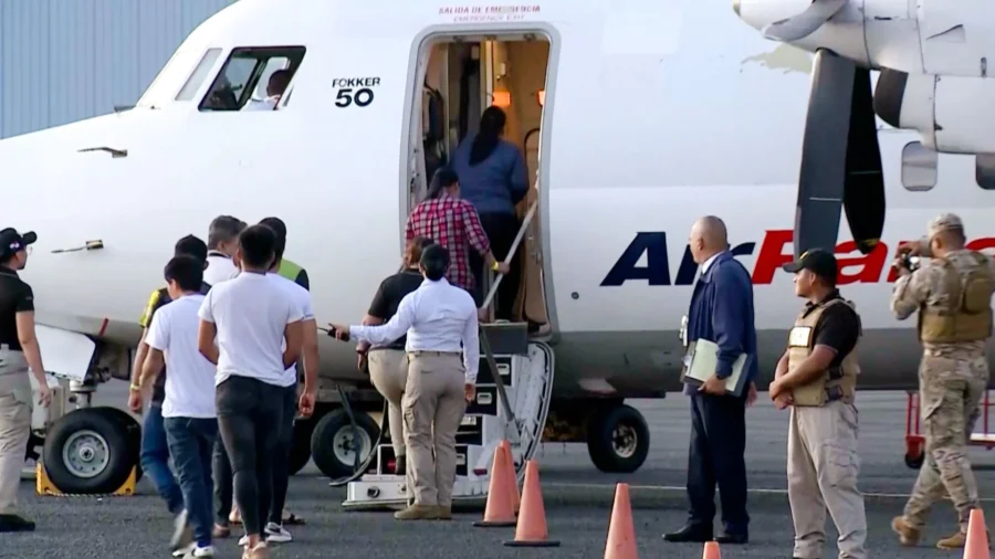 Federal Government Buys Fleet of Planes for Deportation