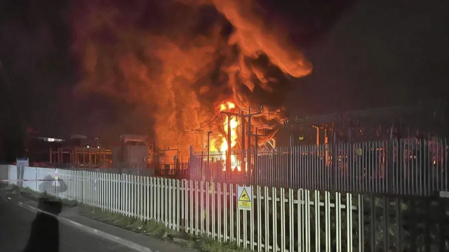 Heathrow Says Some Flights to Resume After Fire Cuts Power to Europe’s Busiest Airport