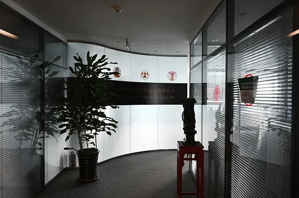 China Frees Mintz Staff in Move to Soothe Foreign Sentiment