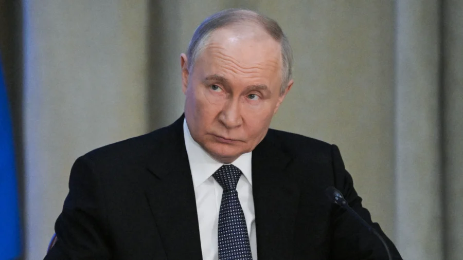 Russia Stalling on Peace Negotiations: Former US Intelligence Officer