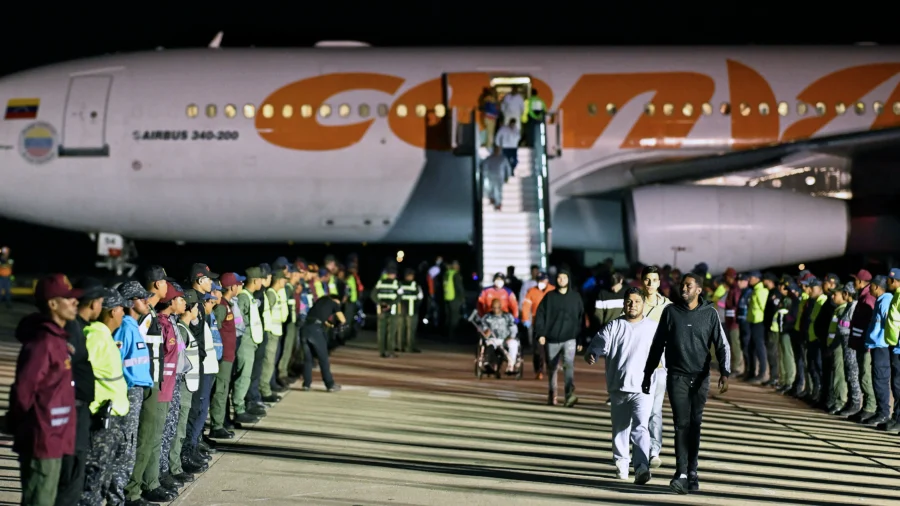 US Deportation Flight Carrying Illegal Immigrants Arrives in Venezuela