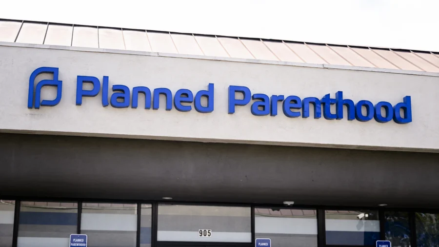 More Than 20 States Challenge Trump Admin's Defunding of Planned Parenthood