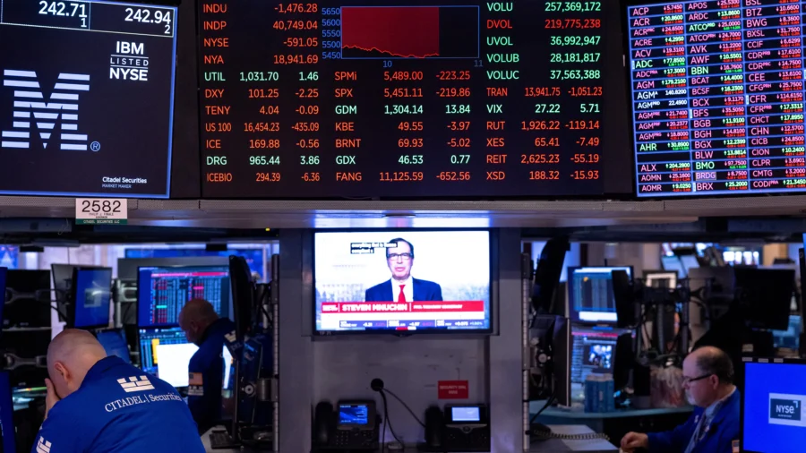 US Markets Down Upon Trump's Global Tariff Announcement