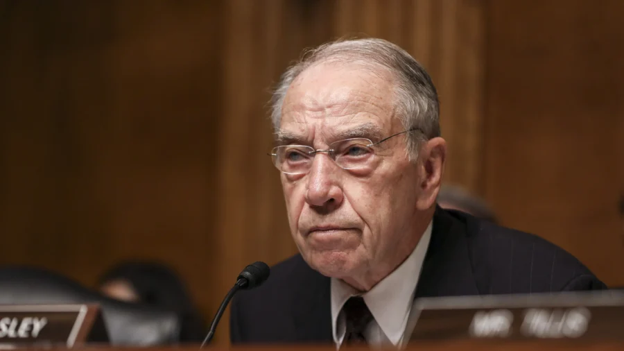 Bipartisan Senate Bill Seeks to Give Congress More Power on Tariffs