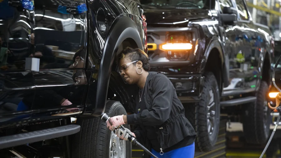 Free-Market Economy, Private Property the Best Way to Benefit Society: Economist