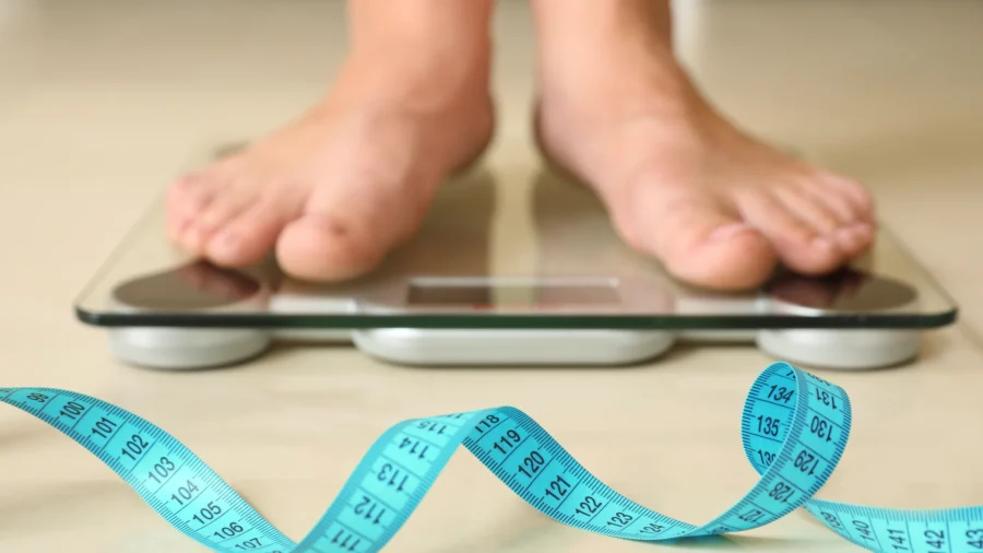 Holistic Tips to Achieve a Healthy Weight—And It's Not About Counting Calories!