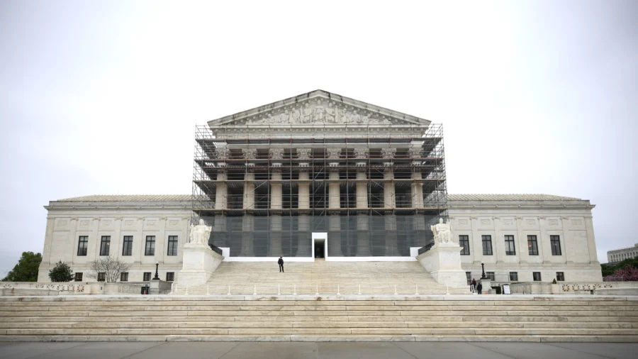 Supreme Court Blocks Judge’s Order to Return Man Deported to El Salvador