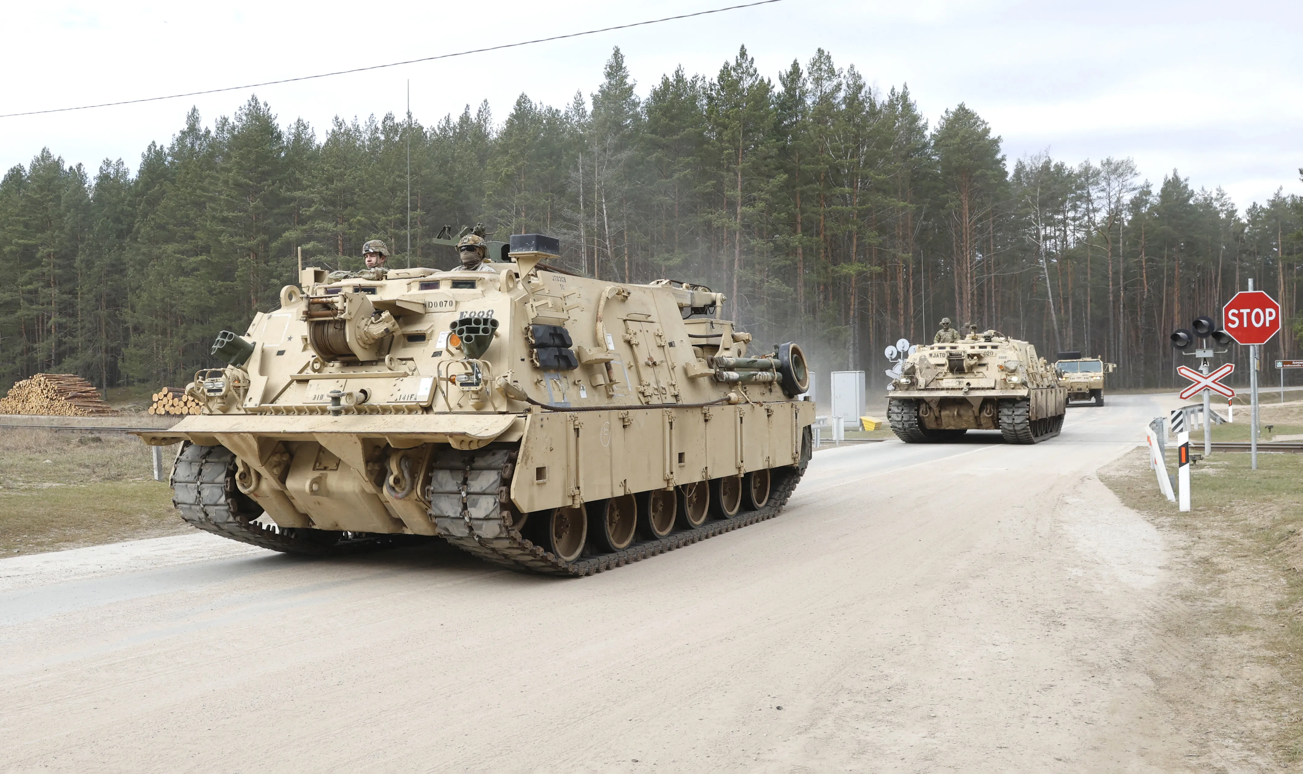 Bipartisan Lawmakers, Top General Urge Maintaining US Military Footprint in Europe Amid Russia Threat
